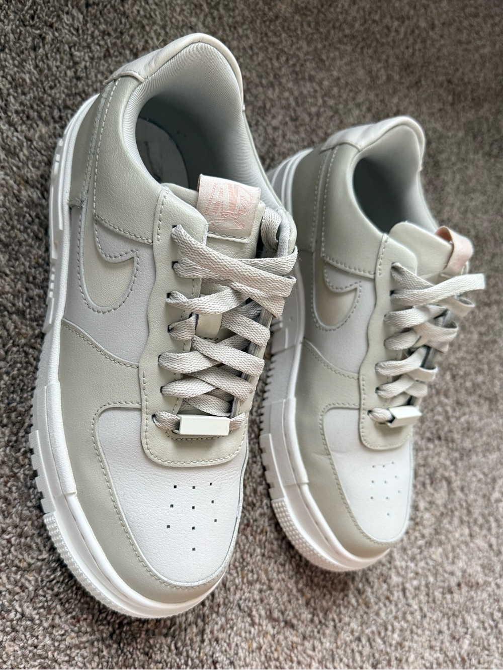Women’s Casual Low-Top Sneakers in Light Sage and Light Pink - Picture 2 of 12